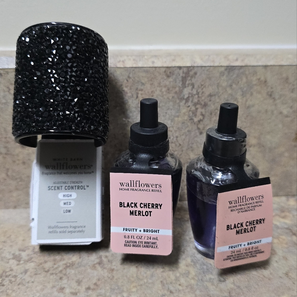 Bundle Bath & Body Works Wallflowers Fragrance Plug & 2 Refill